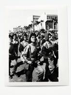 Alberto Korda (1928-2001). - Milicianas desfilando en la, Antiek en Kunst