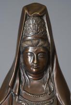 Bronzen beeld van Kannon Bosatsu - Gepatineerd brons - Hozan, Antiek en Kunst