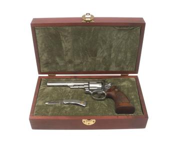 Een Magnum 357, vervaardigd door Smith en Wesson, 20e eeuw beschikbaar voor biedingen