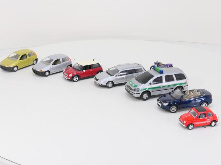 1:24   Set 7x auto en 1x aanhanger #GS03 (Bburago, Personen), Hobby en Vrije tijd, Modelbouw | Figuren en Diorama's, Gebruikt