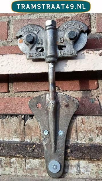 oude schuifdeur rollers, antieke hangrollen, oude loftdeur beschikbaar voor biedingen