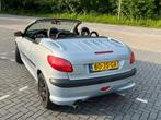 Peugeot 206 1.6 16V CC 2002 Grijs, Auto's, Peugeot, Cabriolet, Nieuw, Alarm, Zilver of Grijs