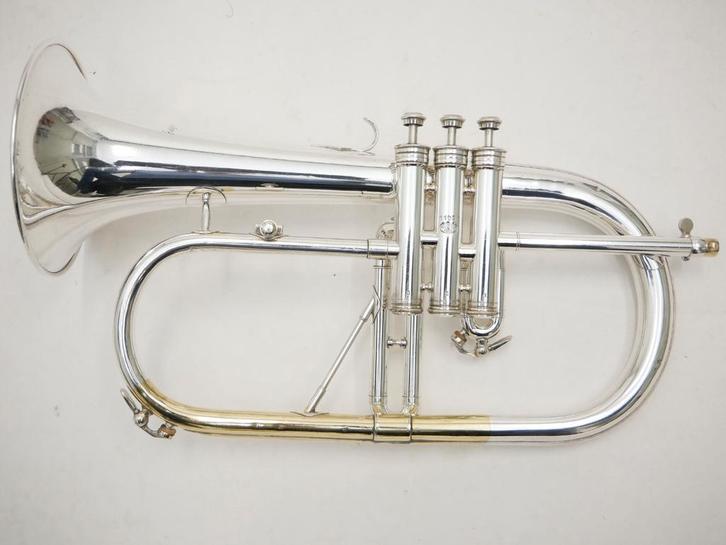 Bugel Courtois AC-157 verzilverd in nieuwe Gigbag, Muziek en Instrumenten, Blaasinstrumenten | Trompetten, Overige typen, Gebruikt