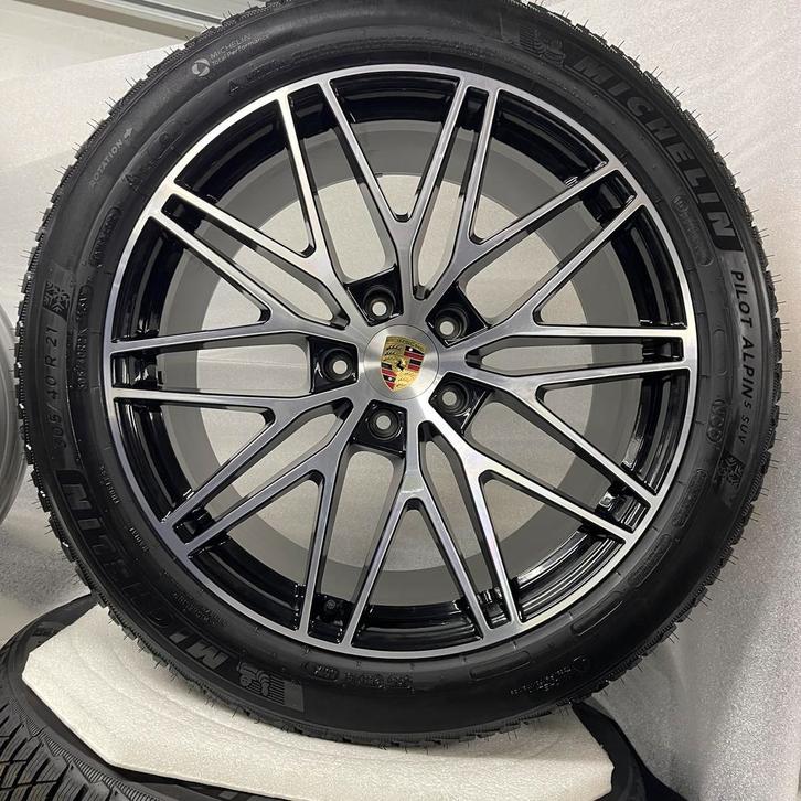 Porsche Cayenne E3 II 21 Spyder zwart/Alu met  winterbanden, Auto-onderdelen, Banden en Velgen, 21 inch, Winterbanden, 305 mm