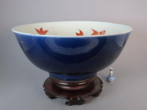 Kom - LARGE SACRIFICIAL BLUE 5 FISH BOWL - IRON RED AND GOLD, Antiek en Kunst, Antiek | Overige Antiek