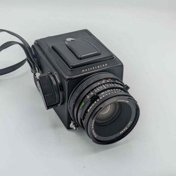 Hasselblad 500C/M + A12 + achachtzoeker + 80mm f/2.8 Planar beschikbaar voor biedingen