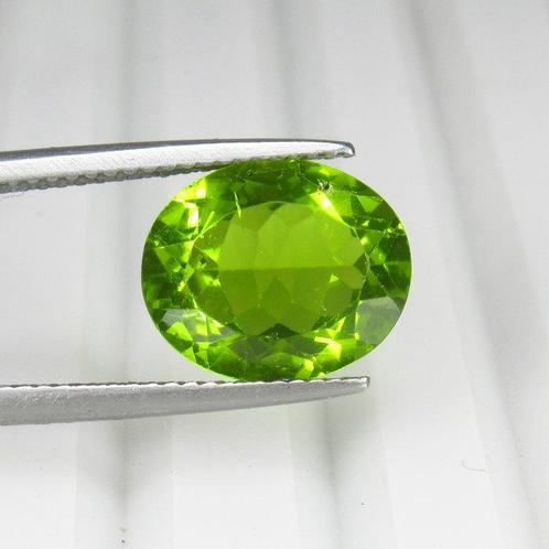 1 pcs Geel, Groen Olivijn - 5.30 ct - nternational Colored, Sieraden, Tassen en Uiterlijk, Edelstenen