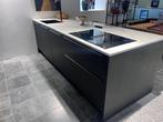 Nolte showroom keuken – Eiken nero - Compleet, Ophalen, Zwart, Overige typen, Met kookeiland