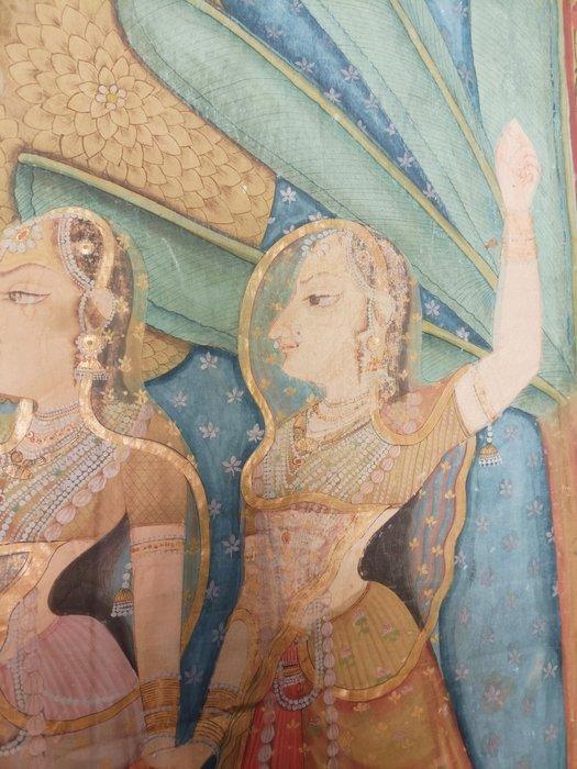 Een grote pichhwai, vier jonkvrouwen dansend bij de, Antiek en Kunst, Kunst | Niet-Westerse kunst