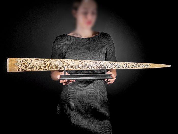 GEEN RESERVERINGSPRIJS - Prachtig groot zwaardvisrostrum op, Antiek en Kunst, Kunst | Designobjecten