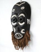 Afrikaans Malindi Warega masker met koeien tanden uit Zaïre