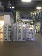 Showroommodel glazen glossy witte vitrinekast smal op wielen, Nieuw in verpakking