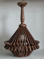Drewniany yrandol vintage PRL - Unikalna lampa sufitowa z