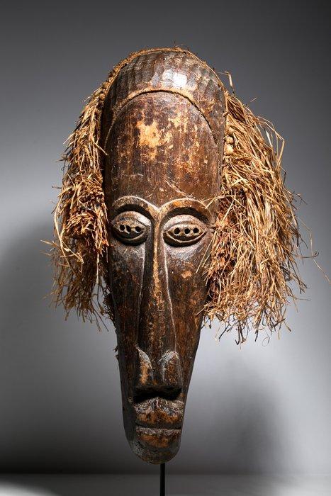 Zeldzaam masker Kakuungu - Suku - DR Congo, Antiek en Kunst, Kunst | Niet-Westerse kunst