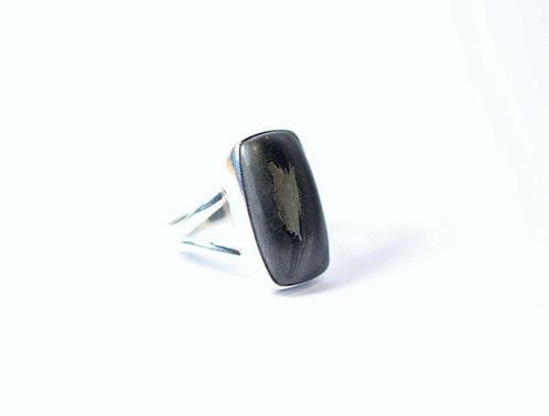 Pyriet in basalten Ring/cabochon/nieuw- 6.12 g - (1), Verzamelen, Mineralen en Fossielen