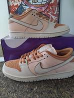 Nike SB - Dunk Low SB - Sneakers - Maat: EU 43 - Nieuw met, Nieuw