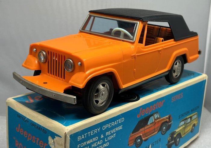 Daiya - Speelgoedauto Plastic Battery Operated Jeepster,, Antiek en Kunst, Antiek | Speelgoed