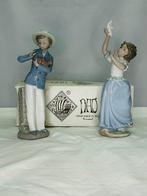Nao by Lladró - sculptuur, (x2) Travesura al perrito / Niña, Antiek en Kunst