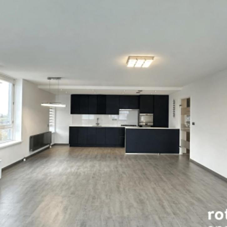 Gemeubileerd appartement met fraai uitzicht en inloopdouche, Huizen en Kamers, Huizen te huur, Direct bij eigenaar, Rotterdam