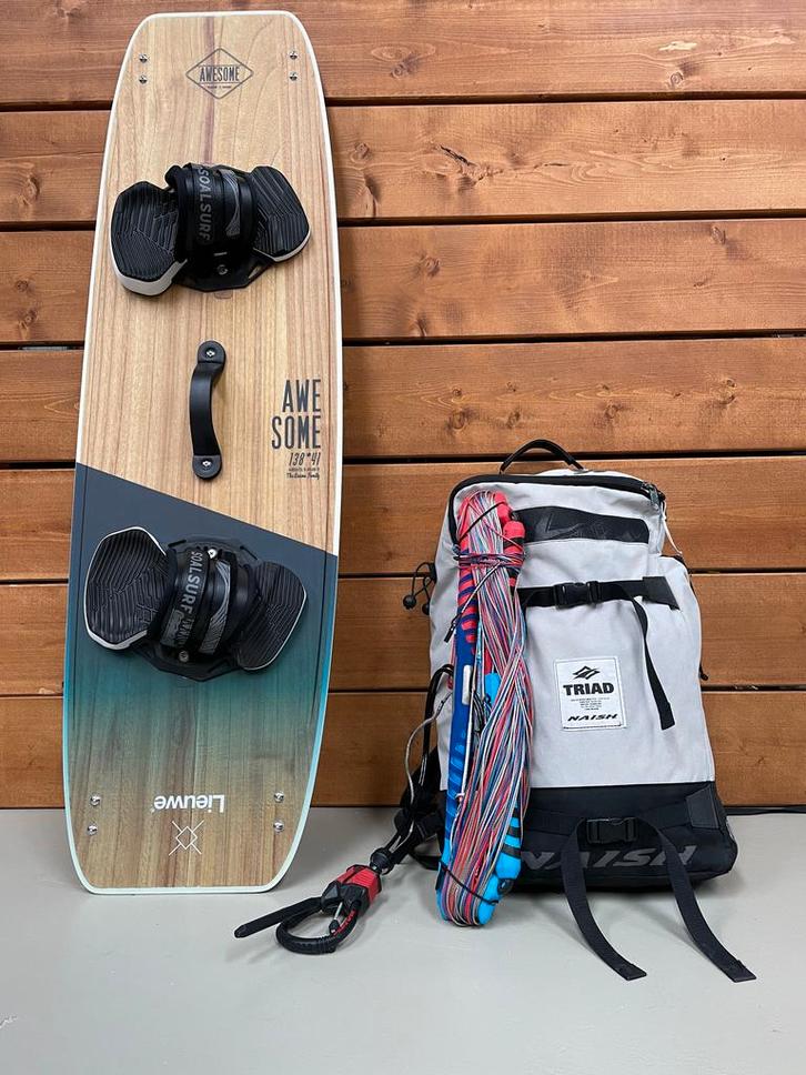 ZO GOED ALS NIEUW! Naish Triad 8m complete Kiteset!, Watersport en Boten, Kitesurfen, 8 m², Twintip, Zo goed als nieuw, Kitesurf-set