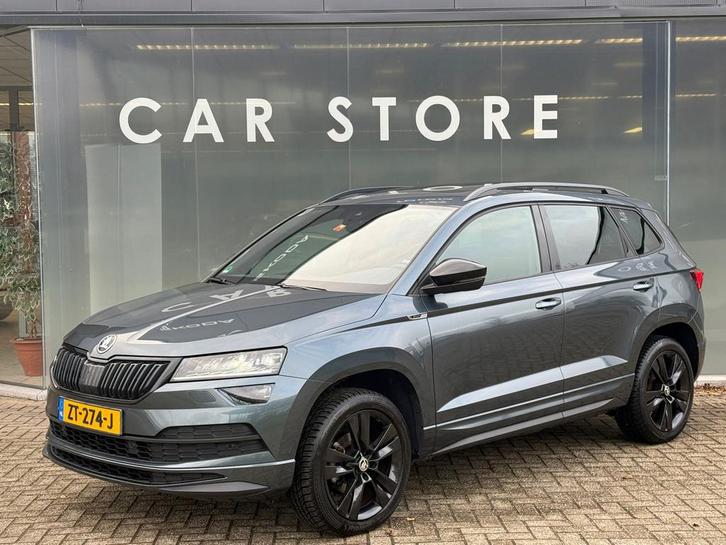 Zakelijke Lease |  Škoda Karoq 1.5 TSI DSG Sportline Pano|Sf, Auto's, Skoda, Dealer onderhouden, Lease, Zwart, Automaat, SUV of Terreinwagen