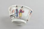 Kom - A LARGE SEMI-EGGSHELL PORCELAIN BOWL DECORATED WITH, Antiek en Kunst