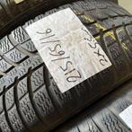 2 x Kumho I`Zen XW 215-65-16 Winterbanden 5,5mm, 16 inch, Band(en), Personenwagen, Gebruikt