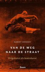 Van de weg naar de straat 9789024445875 Robert Vernooy, Boeken, Verzenden, Gelezen, Robert Vernooy