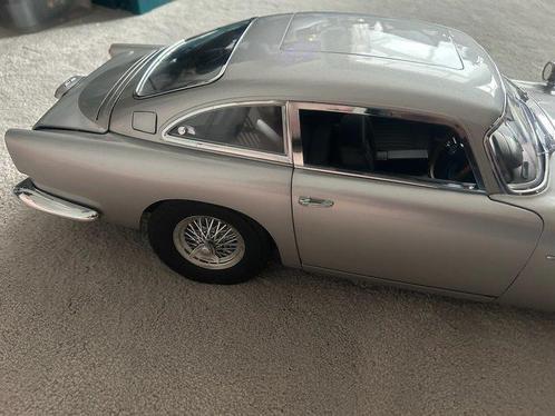 Eaglemoss 1:8 - Modelauto - Aston Martin DB5 James Bond 007, Hobby en Vrije tijd, Modelauto's | 1:5 tot 1:12