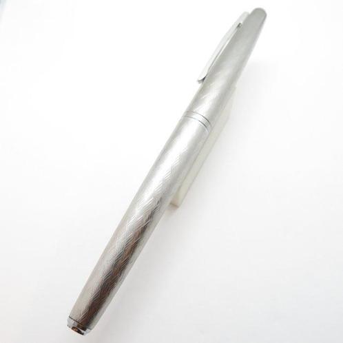 Platinum - Vintage with Wave pattern - 18K white gold nib, Verzamelen, Pennenverzamelingen