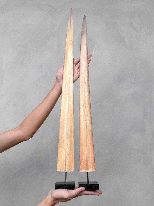 NIET-BIEDEN - Een paar grote visboutjes op op maat gemaakte, Antiek en Kunst, Kunst | Designobjecten