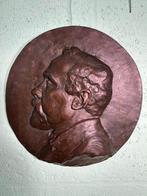 sculptuur, Grote bronzen gedenkplaat van A. Pauwels; Gesign.