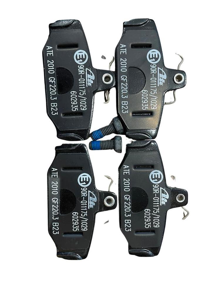 Volvo Rem blokken set achter multilink volvo Volvo 700 850 9, Auto-onderdelen, Remmen en Aandrijving, Nieuw, Volvo, Verzenden