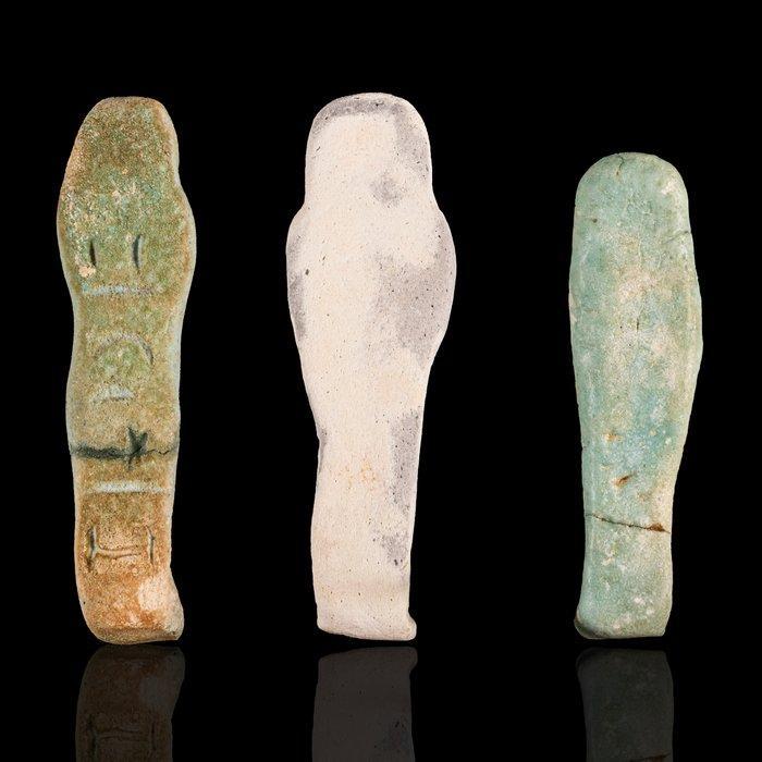 Oud-Egyptisch Groep van drie faience ushabtis – arbeiders, Antiek en Kunst, Antiek | Overige Antiek