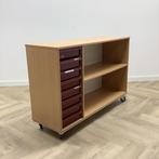 Tweedehands verrijdbare houten schoolkast, vv 1 legborden en, Huis en Inrichting, Kasten | Overige, Ophalen of Verzenden, Gebruikt
