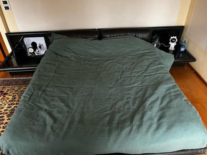 Molteni - Afra & Tobia Scarpa - Bed - Morna - Hout, Leder, Antiek en Kunst, Antiek | Meubels | Stoelen en Banken