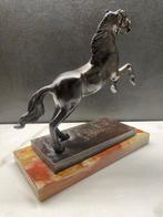 sculptuur, Cavallo rampante - 2,6 kg - 22.5 cm - rode marmer
