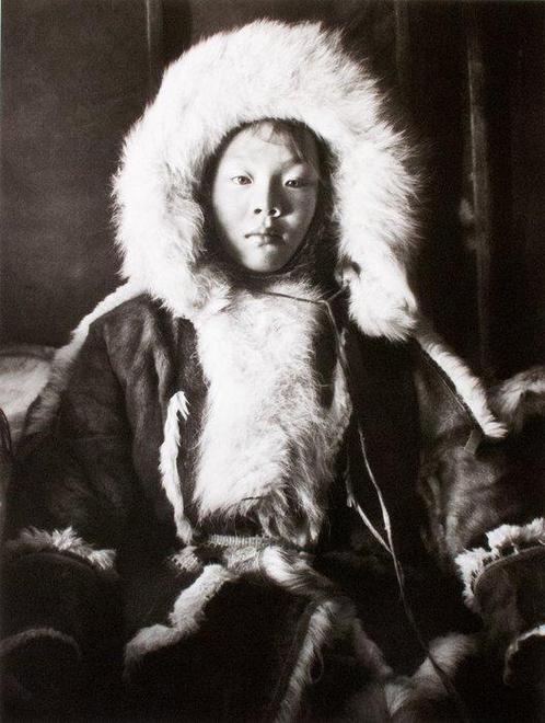 Sebastião Salgado (1944 -) - Nenets People. Yamal peninsula., Antiek en Kunst, Kunst | Schilderijen | Modern