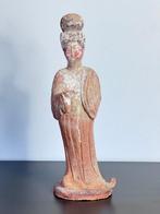 Terracotta Oud Chinees damesbeeldje. - 39 cm