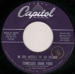 vinyl single 7 inch - Tennessee Ernie Ford - In The Middl..., Zo goed als nieuw, Verzenden