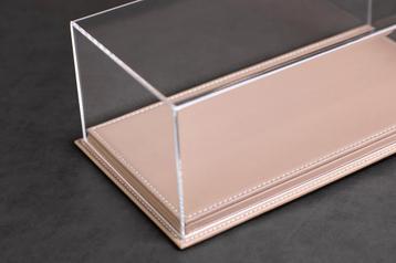 Luxe showcase met lederen ondergrond - Beige beschikbaar voor biedingen