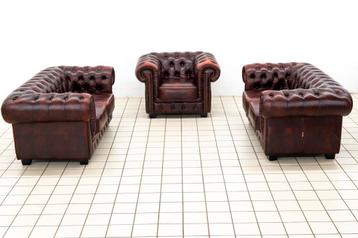 Donkerrode Chesterfield Set Zitbanken en Fauteuil beschikbaar voor biedingen