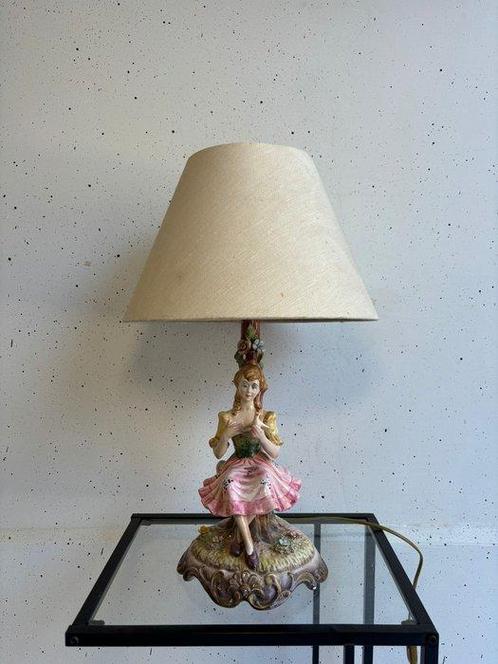 Capodimonte - Tafellamp met beeldje - Italiaans Porseleinen, Antiek en Kunst, Curiosa en Brocante