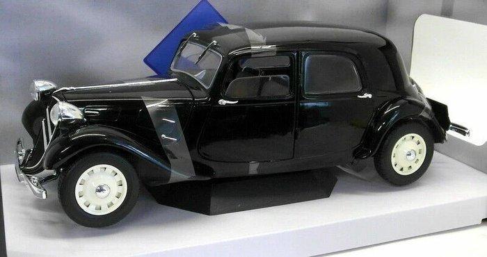 Solido 1:18 - Modelauto - Citroën Traction Avant, Hobby en Vrije tijd, Modelauto's | 1:5 tot 1:12