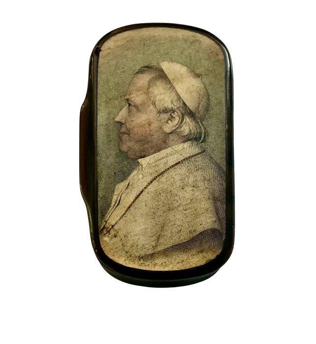 Snuifdoos - Hoorn - Afbeelding Paus Pius IX (1792-1878), Antiek en Kunst, Kunst | Niet-Westerse kunst