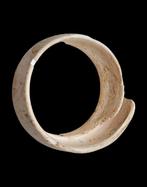 Java Twee Shell-armbanden (69 & 53 gram, ook gebruikt als, Antiek en Kunst