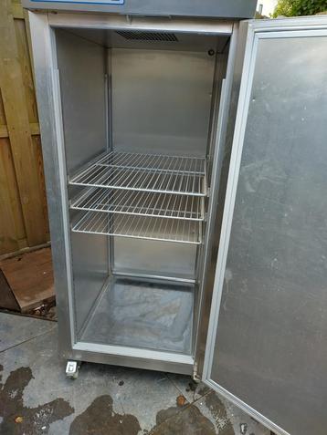 GRAM  vrieskast F600 , werkt als nieuw beschikbaar voor biedingen
