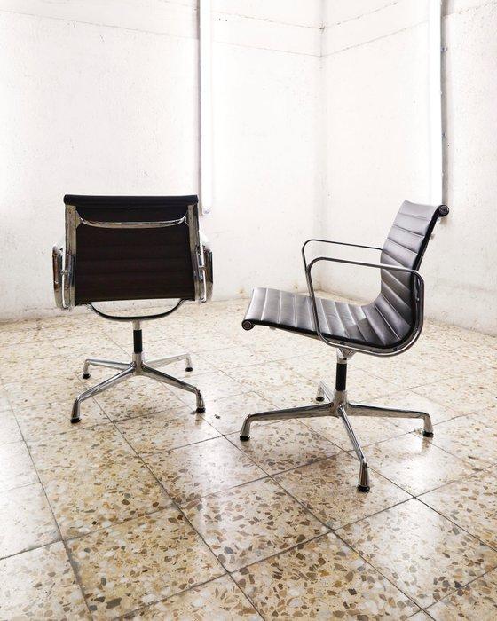 Vitra - Charles Eames, Ray Eames - Bureaustoel (2) - EA108 -, Antiek en Kunst, Kunst | Designobjecten
