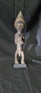 Mooie Teke-collectie standbeeld op houten voet -