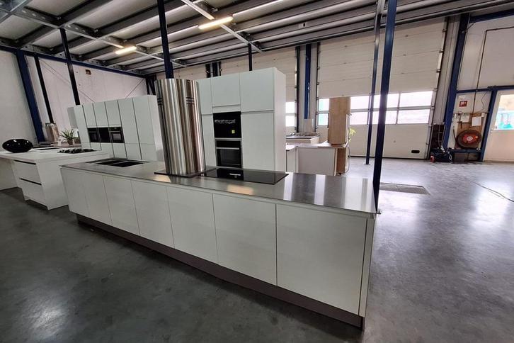ALTIJD 120 keukens op voorraad voor spotprijzen!!Zie website, Huis en Inrichting, Keuken | Complete keukens, Zo goed als nieuw